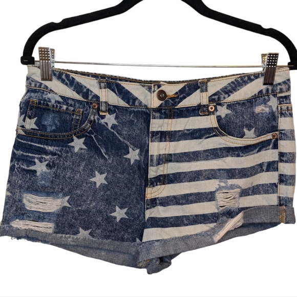 Forever 21 American Flag Distressed Denim Shorts Size 30 🇺🇸💙 - Picture 2 of 8